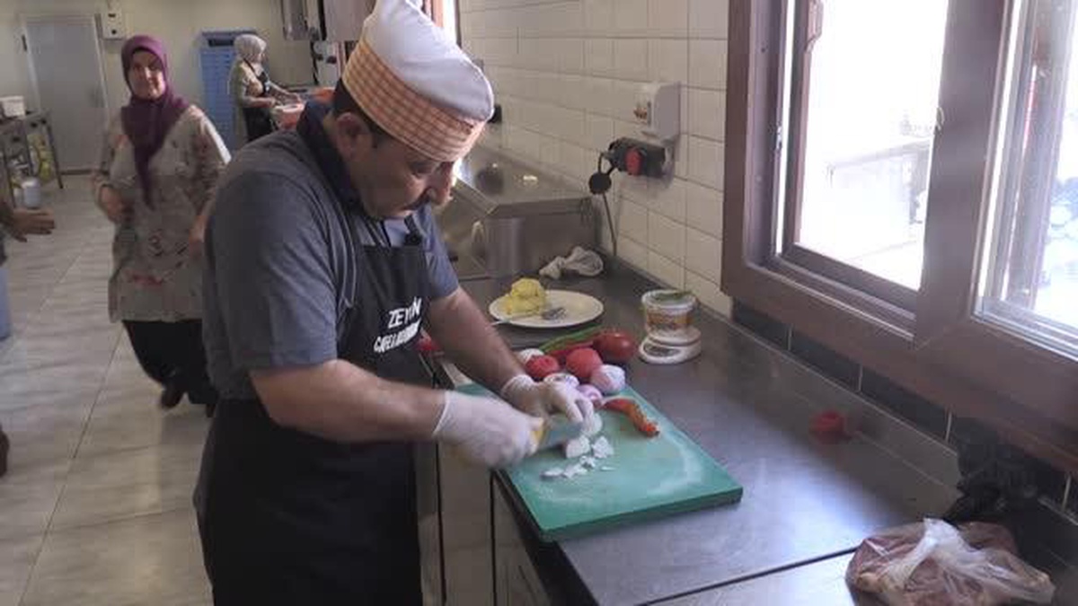 Hatay\'ın aynı tabakta sunulan lezzetleri: Arap kebabı ve patatesli bulgur köftesi