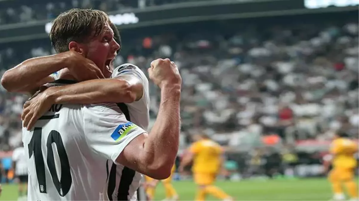 Beşiktaş\'ın golcüsü Weghorst\'un yeni imajı sosyal medyada Recep İvedik\'e benzetildi