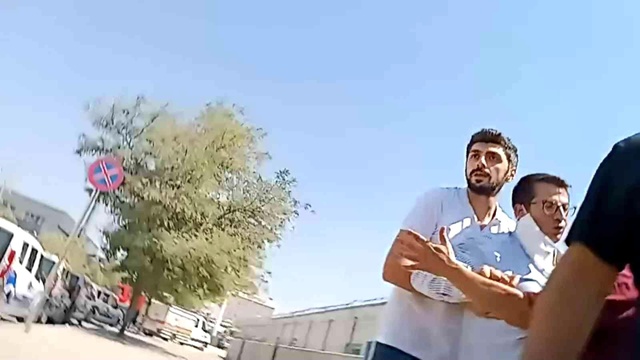 İHA muhabirini canlı yayında dövüp gasp ettiler İHA muhabirini canlı yayında dövüp gasp ettiler
