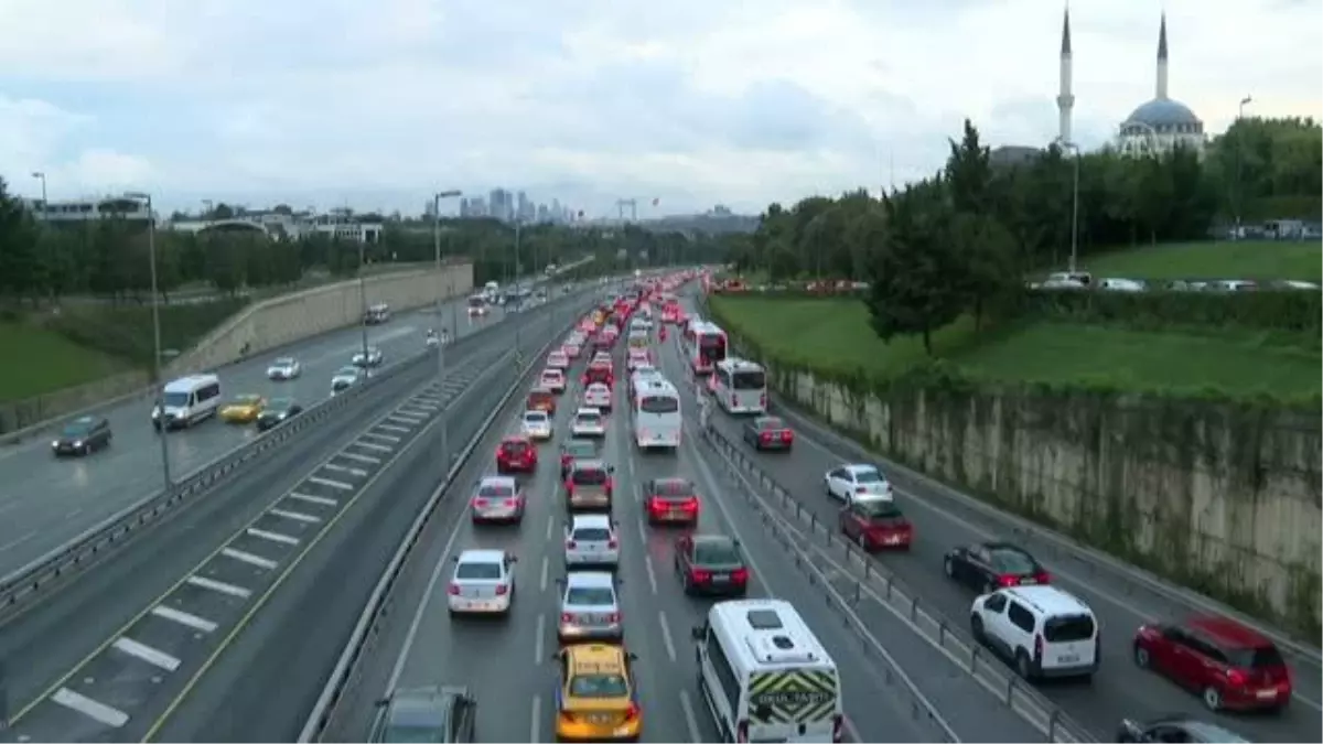 İstanbul\'da haftanın ilk gününde trafik yoğunluğu yüzde 58