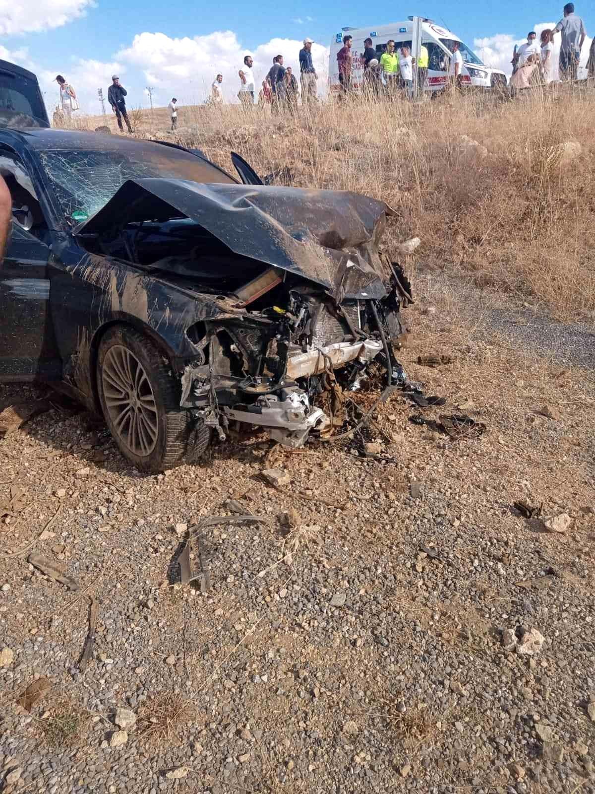 Kayseri\'de otomobil ile hafif ticari aracın çarpışması sonucu 1 kişi öldü, 5 kişi yaralandı
