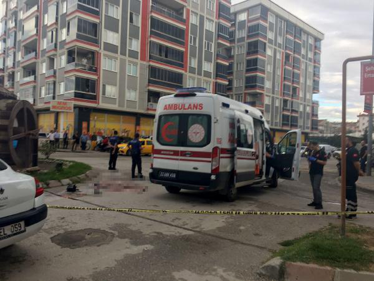 Midibüsün çarptığı kadın öldü; kaza araç kamerasında