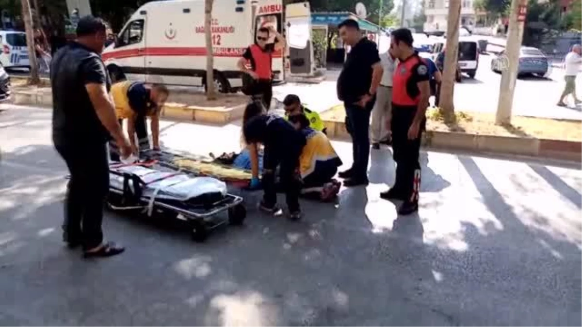Adana\'da otomobilin çarptığı kadın yaralandı
