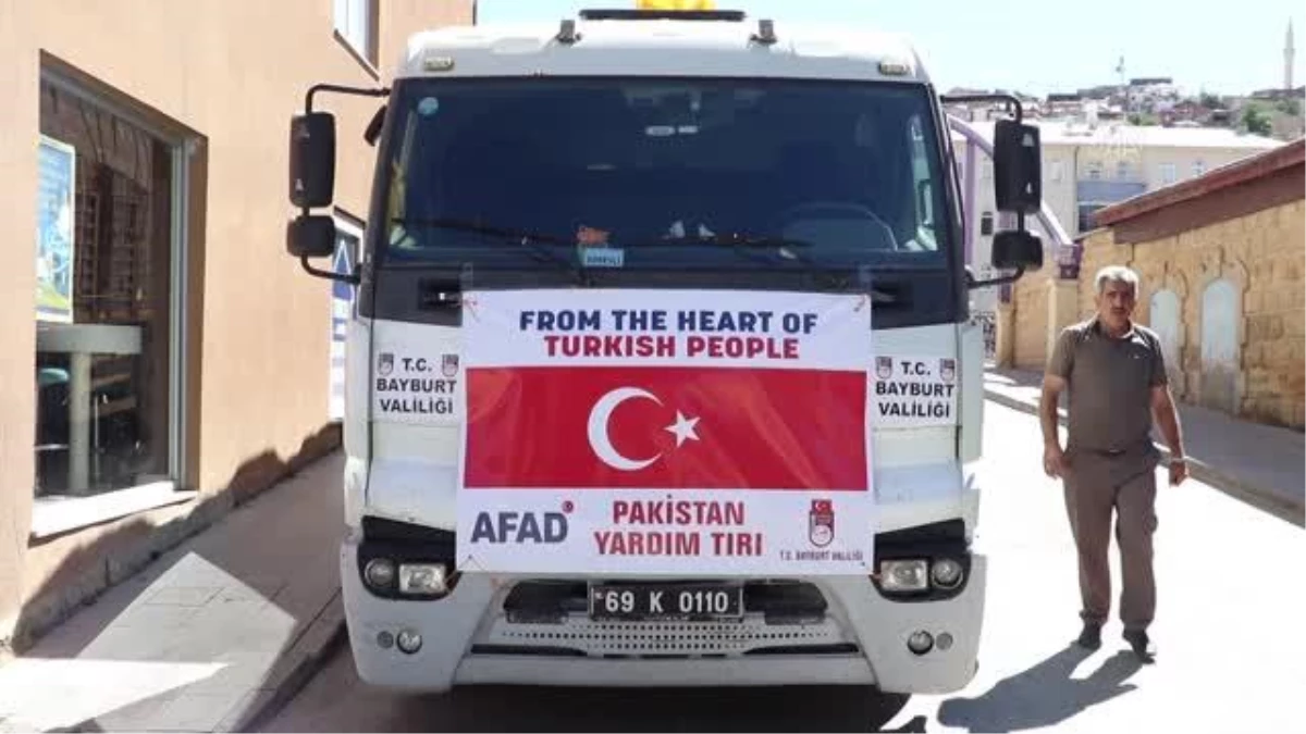 Pakistan\'daki selzedeler için Bayburt\'tan yardım tırı gönderildi
