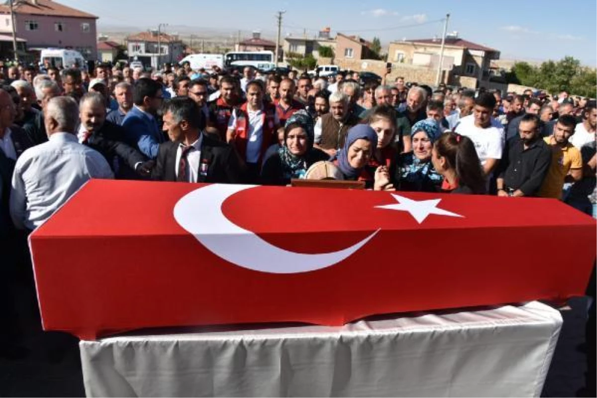 Son dakika haberleri... Şehit Uzman Çavuş Borlu, Niğde\'de son yolculuğuna uğurlandı