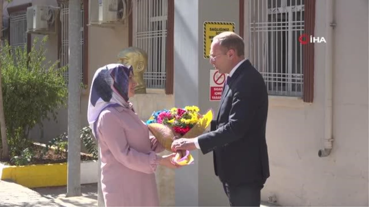 Şırnak\'a atanan öğretmenler çiçeklerle karşılandı