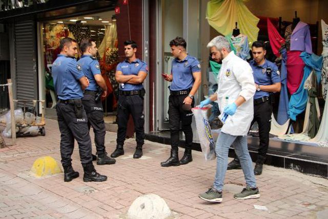 Şişli'de binanın merdiven korkuluklarına asılı kadın cesedi bulundu Şişli'de binanın merdiven korkuluklarına asılı kadın cesedi bulundu
