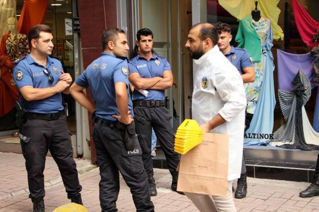 Şişli'de binanın merdiven korkuluklarına asılı kadın cesedi bulundu Şişli'de binanın merdiven korkuluklarına asılı kadın cesedi bulundu