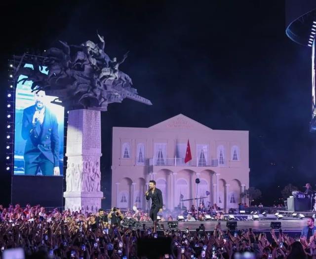 Tunç Soyer'den 'Tarkan, İzmir konserinden para aldı mı?' sorusuna cevap: Ücreti hayır işine aktardı Tunç Soyer'den 'Tarkan, İzmir konserinden para aldı mı?' sorusuna cevap: Ücreti hayır işine aktardı