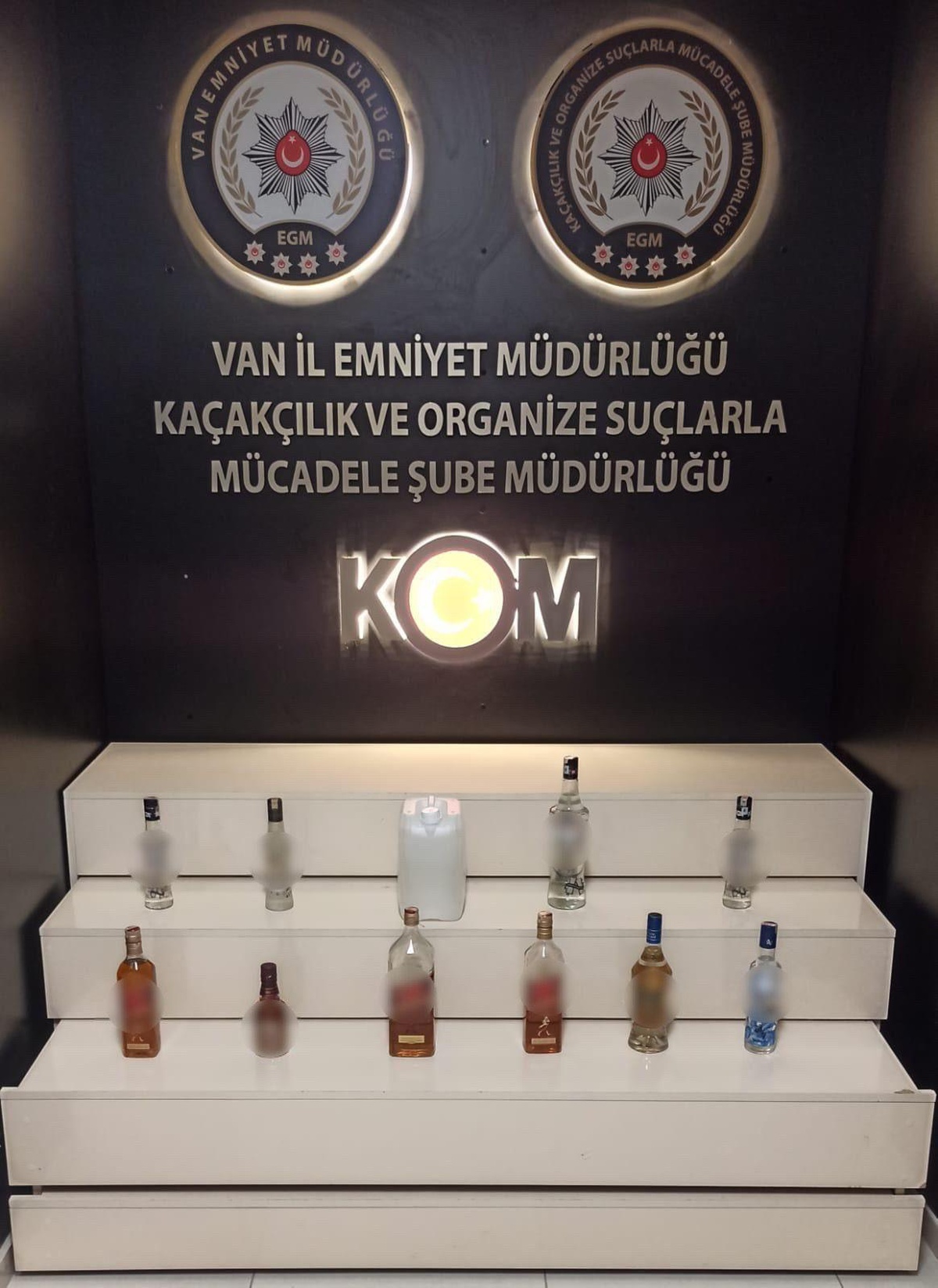 Van\'da 80 av tüfeği ile gümrük kaçağı malzemeler ele geçirildi