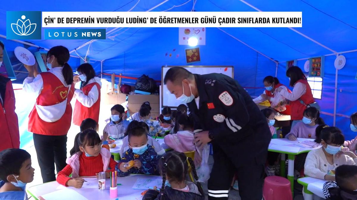 Video: Çin\'de Depremin Vurduğu İlçede Öğretmenler Günü Çadır Sınıflarda Kutlandı