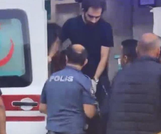 Yol kenarına idrarını yapan baba ve oğlunu bıçakladılar