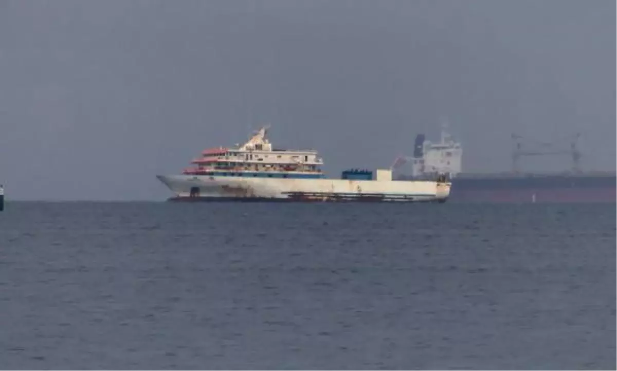 Son dakika haber! Yunanistan sahil güvenliğinin taciz ateşi açtığı gemi Zeytinburnu Sahili'ne demirledi