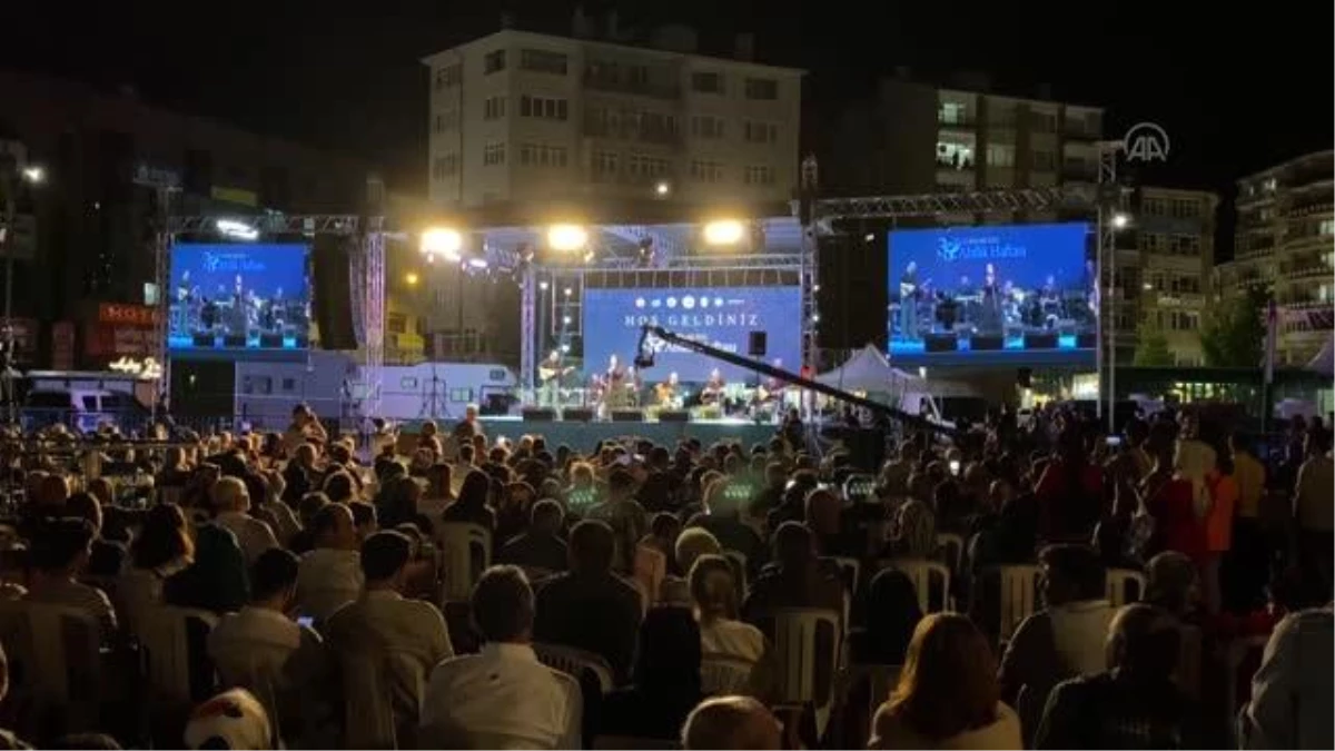Kırşehir\'de Ahilik Haftası kutlamaları kapsamında halk konseri düzenlendi