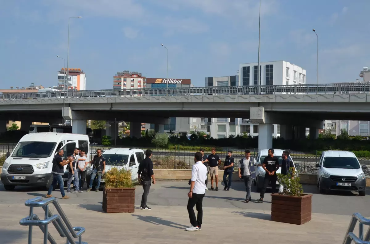 Antalya\'da iki grup arasında çıkan silahlı kavgaya ilişkin 1 kişi tutuklandı