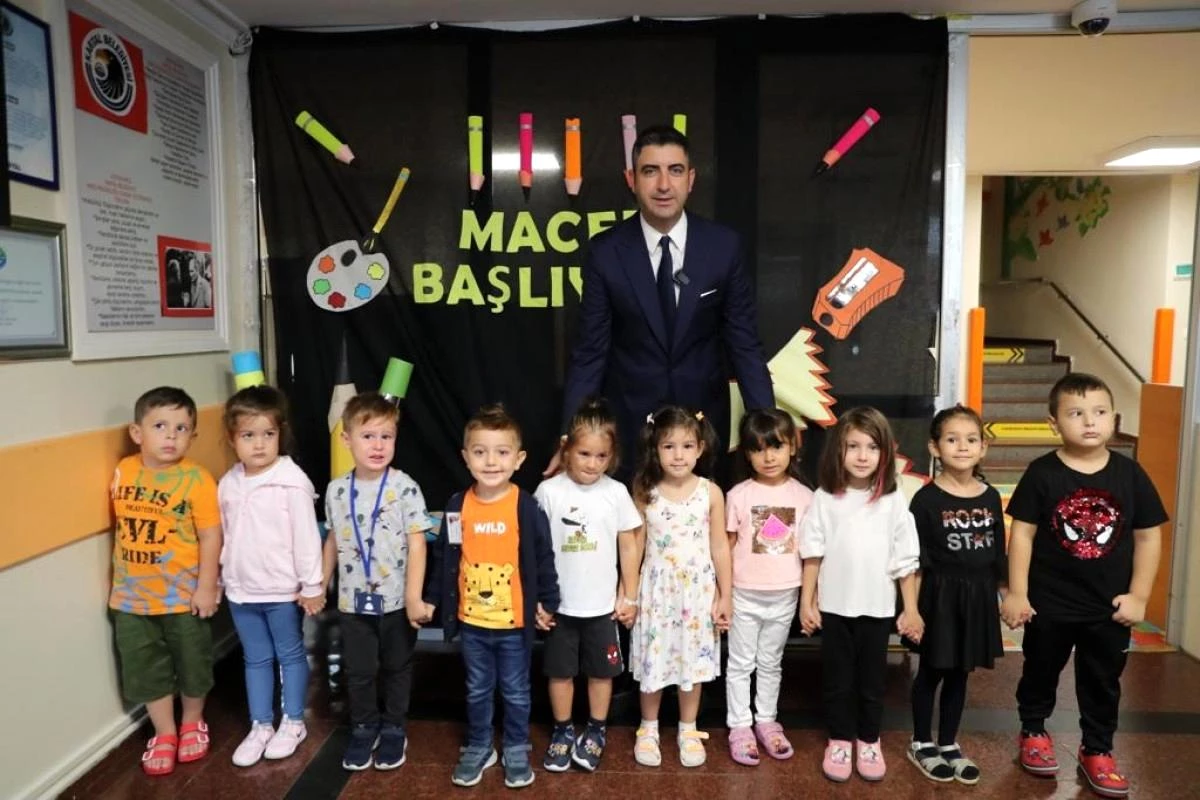 Kartal Belediye Başkanı Gökhan Yüksel Yeni Eğitim Öğretim Yılının İlk Gününde Öğrencileri Yalnız Bırakmadı