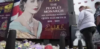 Belfast'ta Kraliçe II. Elizabeth anısına hazırlanan Shankill duvarı