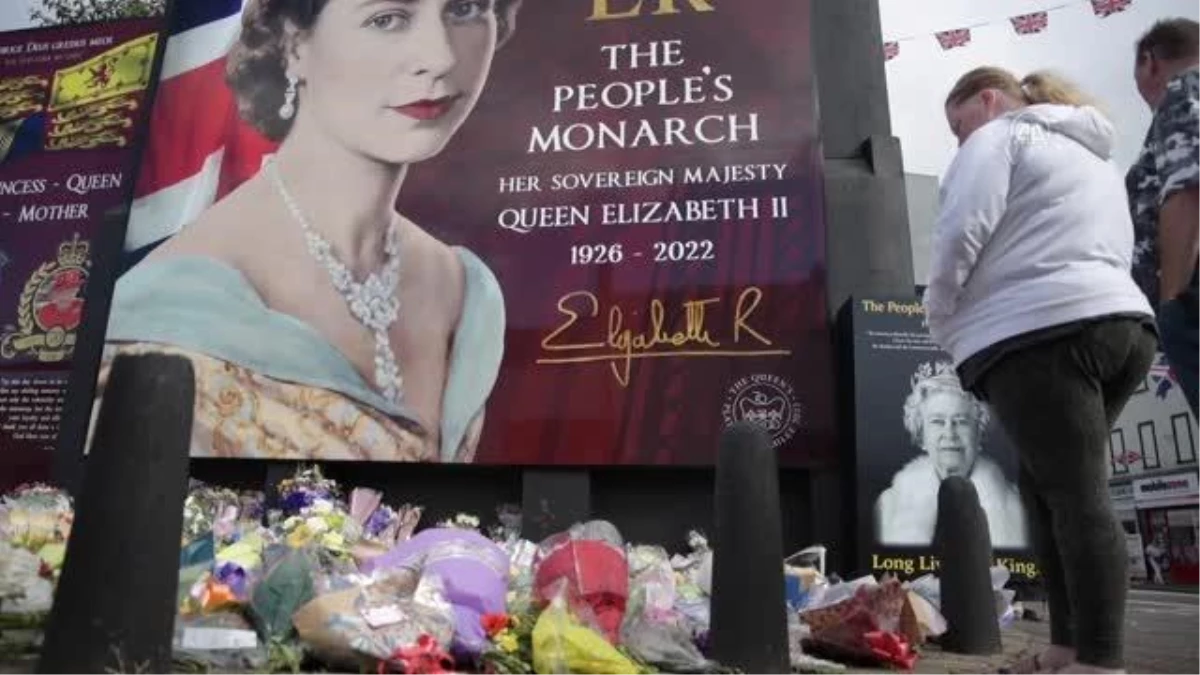 Belfast\'ta Kraliçe II. Elizabeth anısına hazırlanan Shankill duvarı
