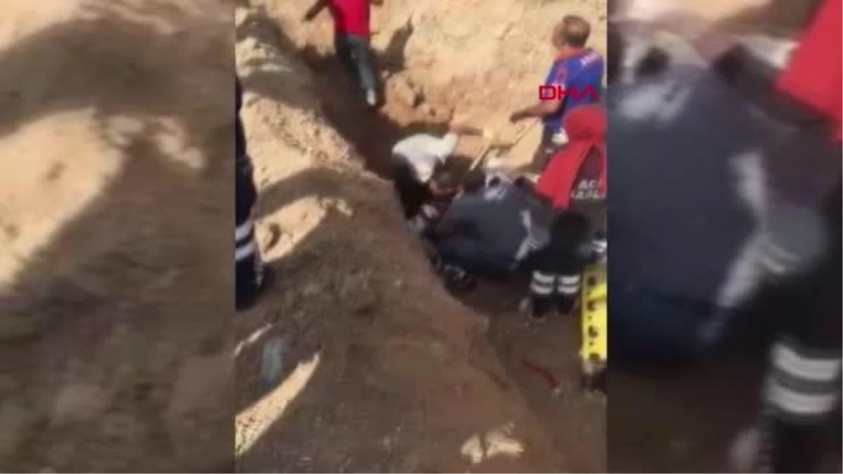 Elazığ\'da altyapı çalışmasında göçük altında kalan işçi kurtarıldı