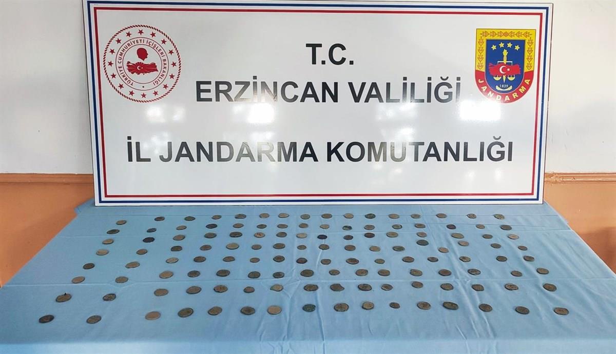 Erzincan\'da tarihi eser niteliğindeki 129 sikke ele geçirildi