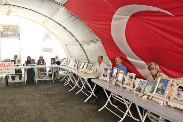 2015 yılında hukuk fakültesi öğrencisi olan oğlu kaçırılan evlat nöbetindeki baba: HDP bizi perişan etti