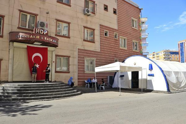 2015 yılında hukuk fakültesi öğrencisi olan oğlu kaçırılan evlat nöbetindeki baba: HDP bizi perişan etti