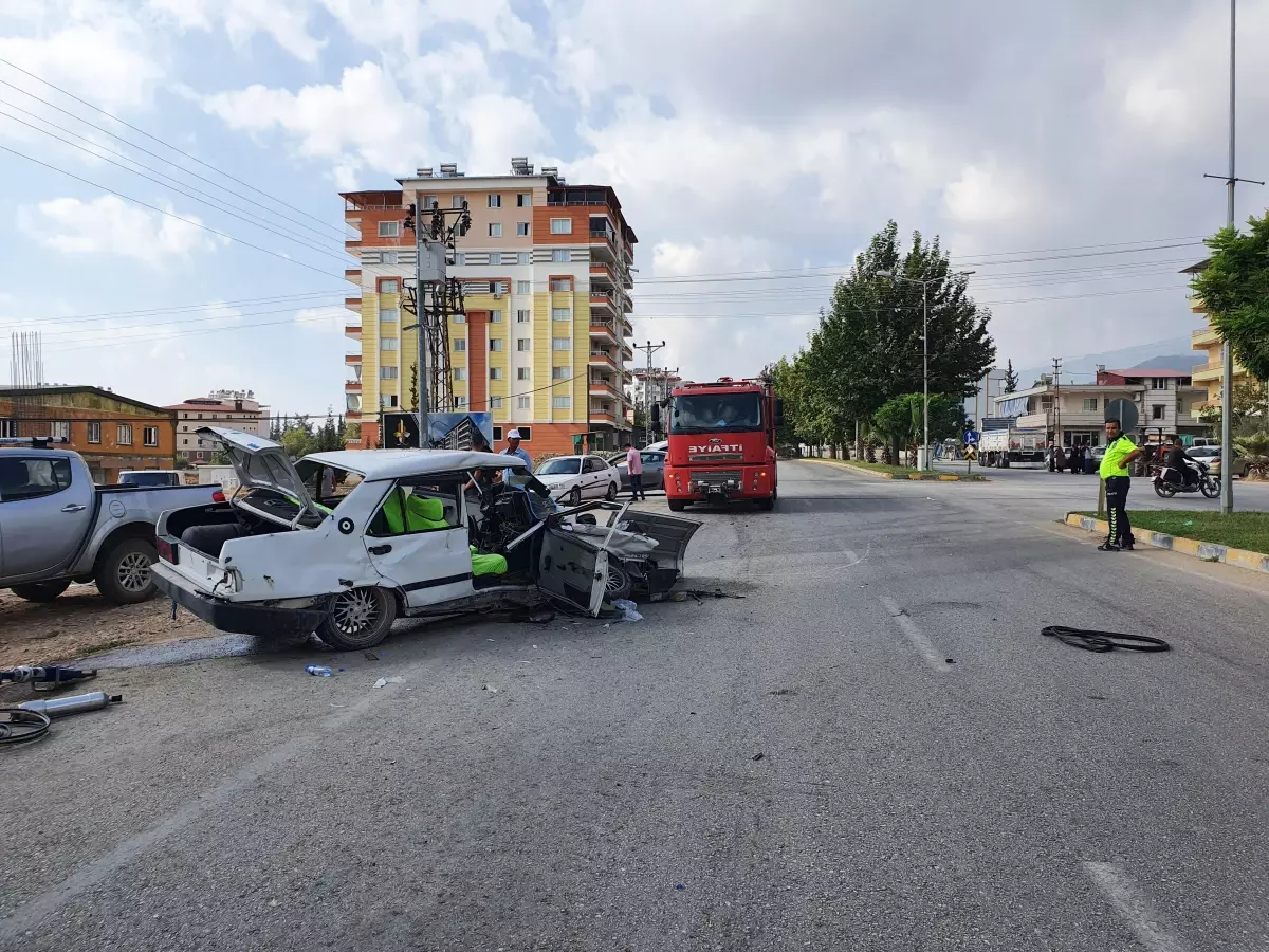 Hatay\'da iki otomobilin çarpıştığı kazada 7 kişi yaralandı