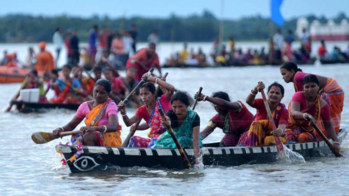 Hindistan\'daki Tekne Yarışı Festivali Renkli Görüntülere Sahne Oldu