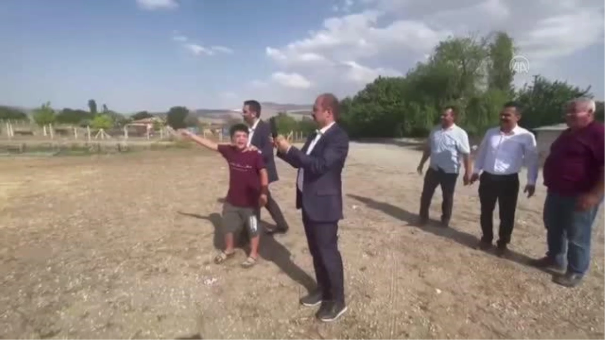 Köydeki çocuğun futbol sahası talebi, milletvekilinin girişimiyle yerine getirildi