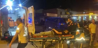 Polisten kaçan otomobil sürücüsü, minibüse çarptı: 3 yaralı