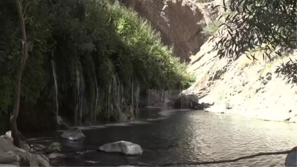 Hakkari\'deki Sineber Şelalesi doğa tutkunlarının yeni rotası oldu