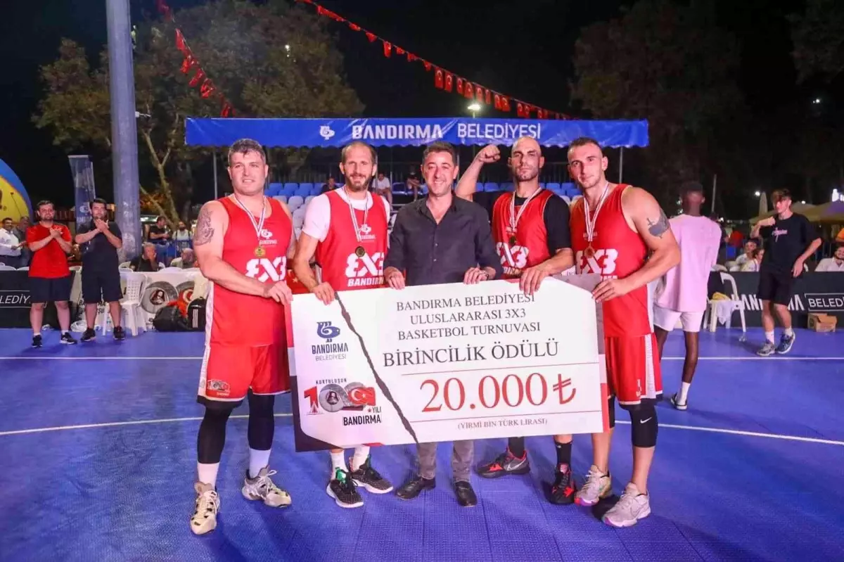 Bandırma Cumhuriyet Meydanı\'nda 3X3 Basketbol Heyecanı