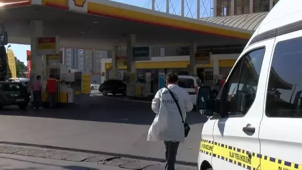 Beylikdüzü'nde korkunç kaza! Otomobilin altına sıkışan yaya 300 metre sonra fark edildi