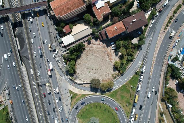 Bir günde yıkılan cami 3 yılda yapılamadı Bir günde yıkılan cami 3 yılda yapılamadı