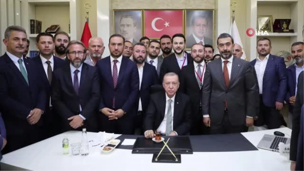 Cumhurbaşkanı Erdoğan, AK Parti Mamak İlçe Başkanlığını ziyaret etti