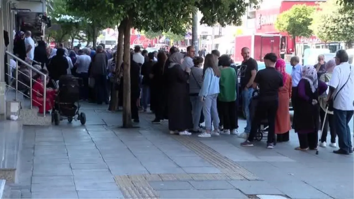 Cumhuriyet tarihinin en büyük sosyal konut projesine vatandaştan yoğun başvuru