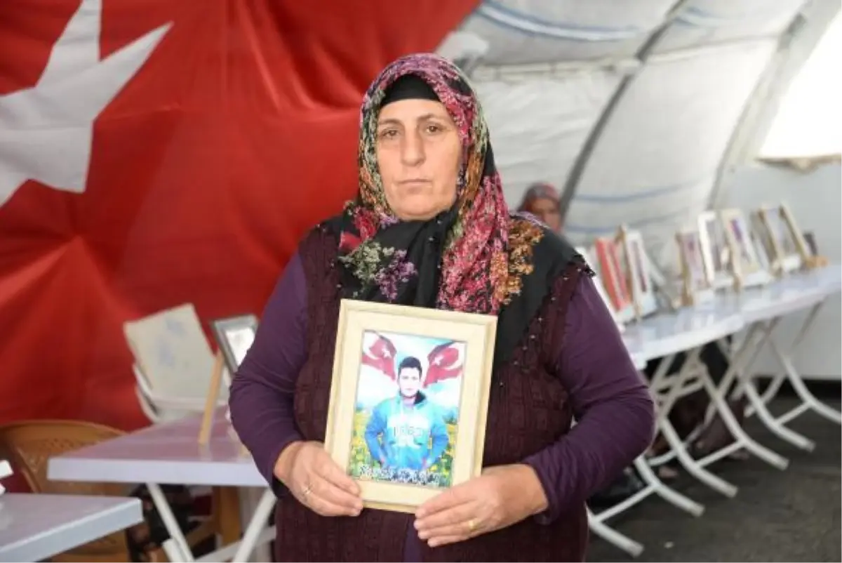 Evlat nöbetindeki anne: Senin yerin orası değil, benim yanım