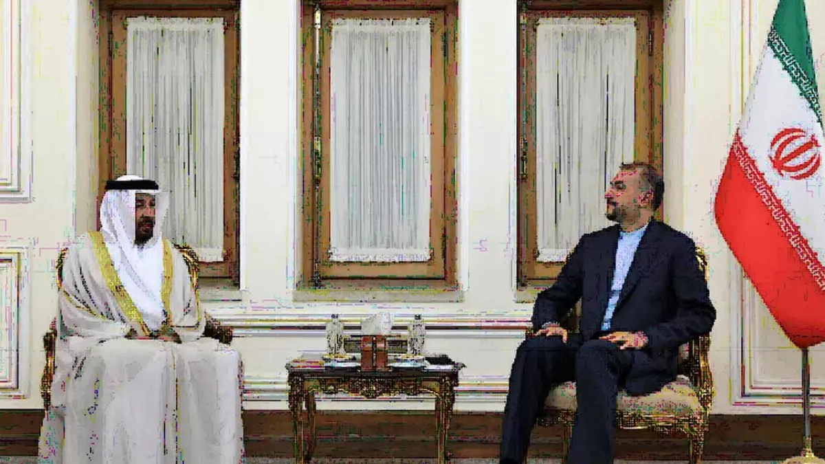 Birleşik Arap Emirlikleri Büyükelçisi 6 Yıl Aranın Ardından İran\'daki Görevine Yeniden Başladı