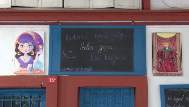 İstanbul'da mantar gibi türeyen 'fal kafe' tartışması giderek büyüyor