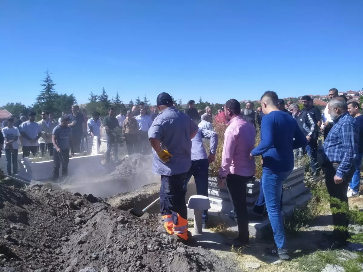 Almanya\'da nehirde boğulan baba ve oğlunun cenazesi Konya\'da toprağa verildi