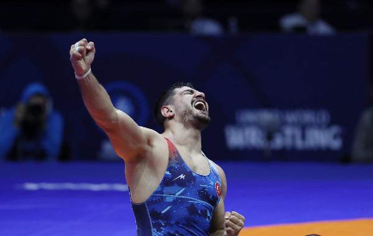 Milli güreşçi Taha Akgül, Dünya Güreş Şampiyonası'nda adını finale yazdırdı