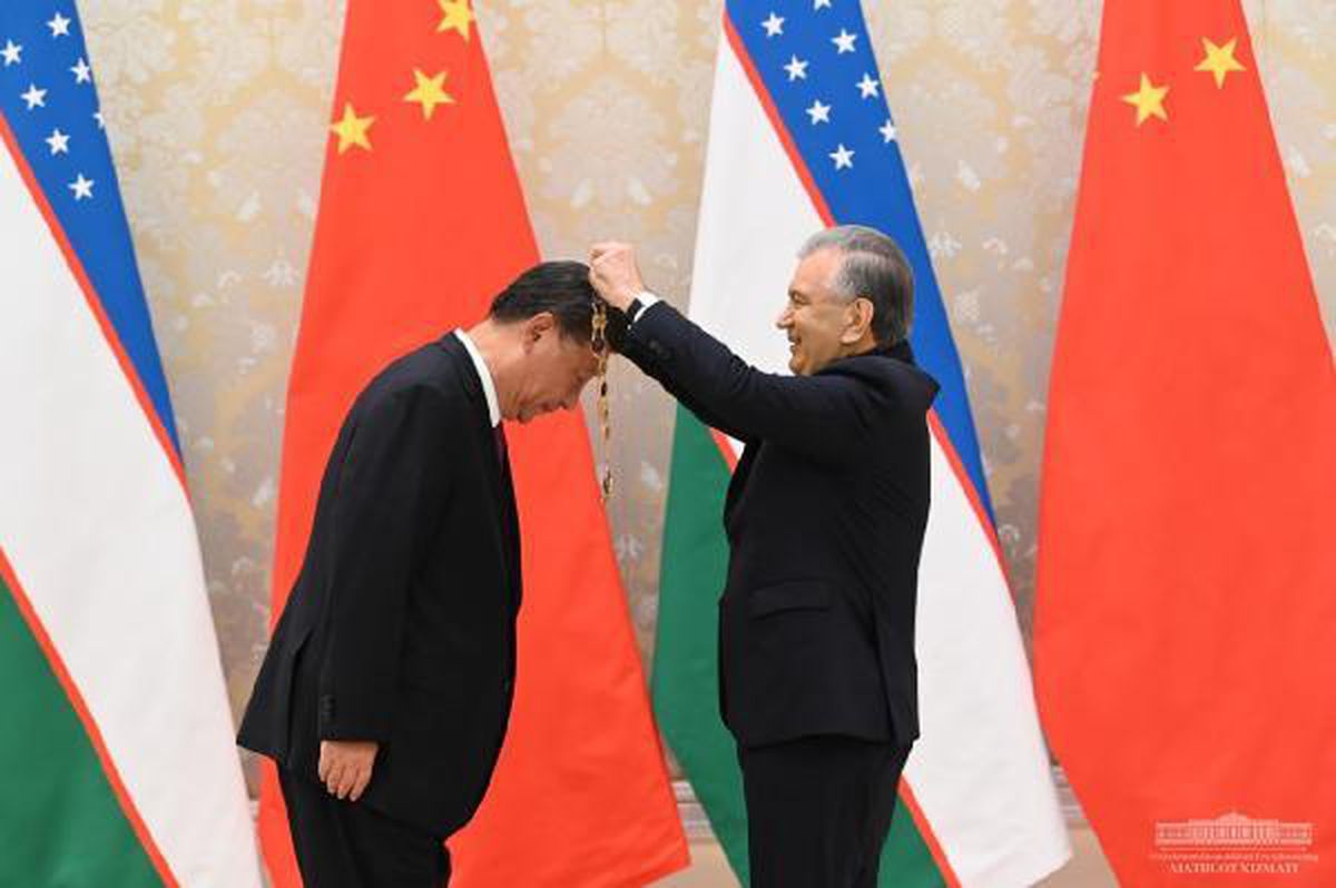 Özbekistan\'dan Çin liderine \'Üst Düzey Dostluk Nişanı\' verildi