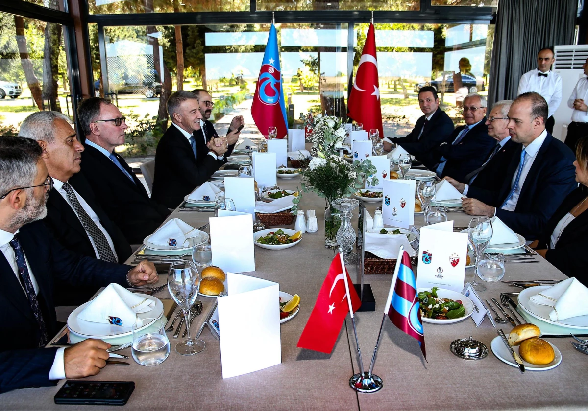 Trabzonspor\'dan Kızılyıldız yöneticilerine dostluk yemeği