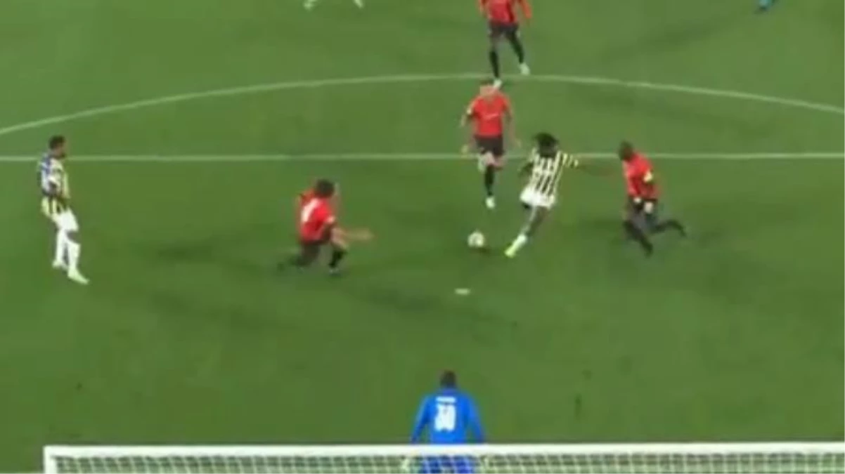 Fenerbahçe\'nin Avrupa sınavında Batshuayi\'nin kaçırdığı gol sosyal medyada gündeme oturdu