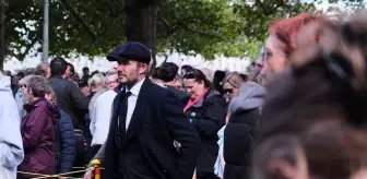 12 saat onu görebilmek için bekledi