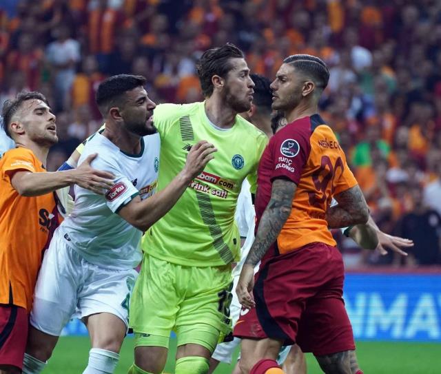 'Ailemle uçakta yapıyorduk' diyen Icardi, Galatasaraylılarla maç sonu paylaştığı anı tek cümlede özetledi 'Ailemle uçakta yapıyorduk' diyen Icardi, Galatasaraylılarla maç sonu paylaştığı anı tek cümlede özetledi