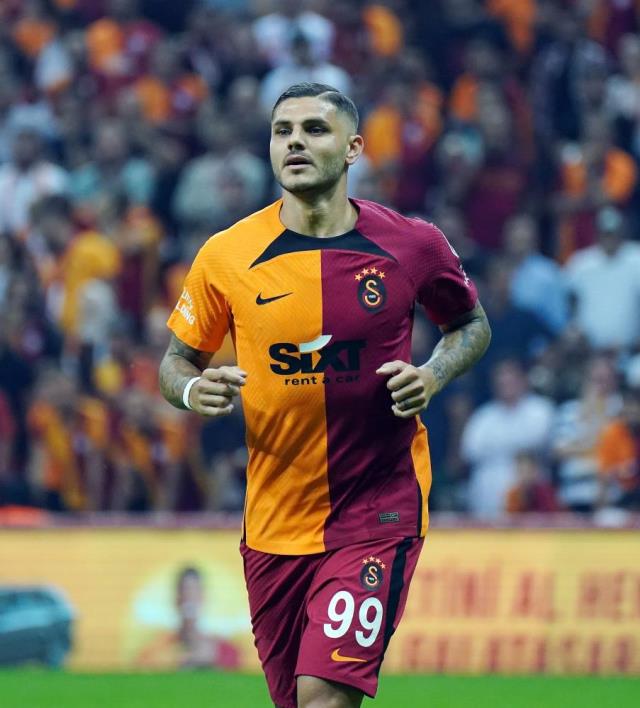 'Ailemle uçakta yapıyorduk' diyen Icardi, Galatasaraylılarla maç sonu paylaştığı anı tek cümlede özetledi 'Ailemle uçakta yapıyorduk' diyen Icardi, Galatasaraylılarla maç sonu paylaştığı anı tek cümlede özetledi