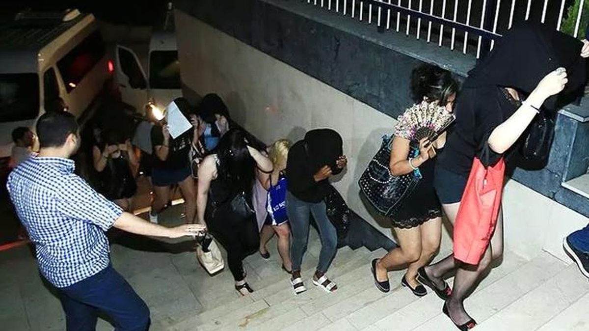 Manavgat\'ta iğrenç olay! Anne ve kızına zorla fuhuş yaptırdılar