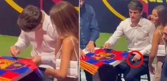 Kadın taraftarın eline tutuşturduğu kağıt Barcelona'nın yıldızı Gavi'yi şaşkına çevirdi