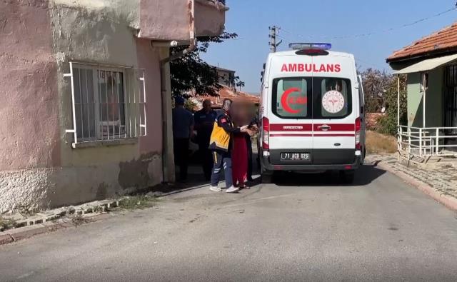 Birlikte yaşadığı kadının üzerine ocaktaki kızgın yağı döktü Birlikte yaşadığı kadının üzerine ocaktaki kızgın yağı döktü